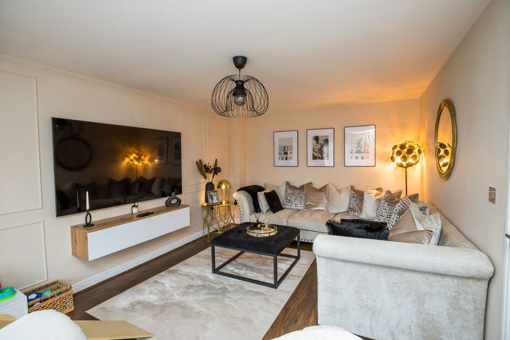 Property photo 2 of 18 10