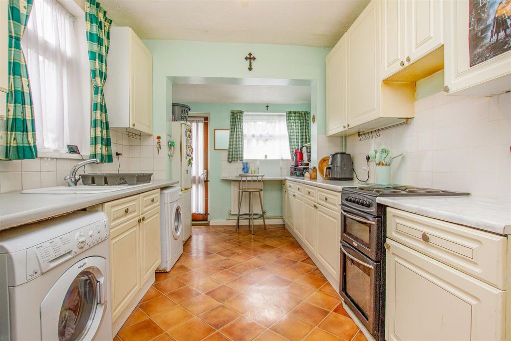 Property photo 3 of 17 Kitchen