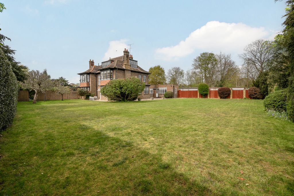 Property photo 2 of 27 Picture No. 13