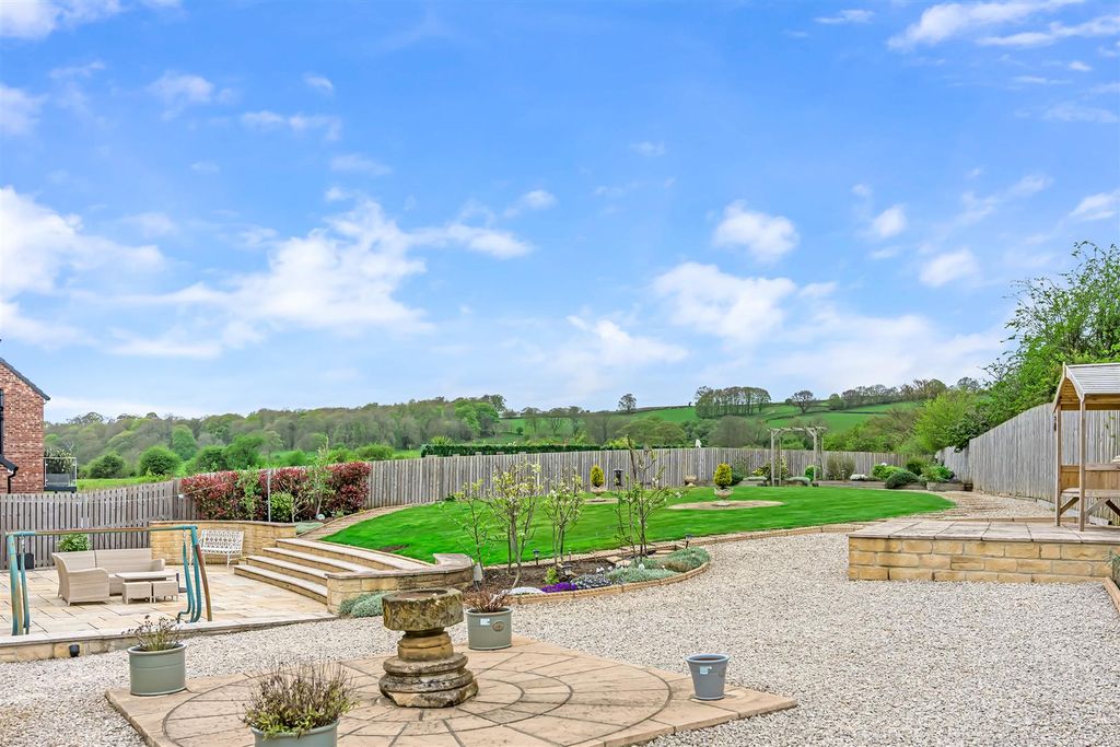 Property photo 3 of 47 Large Rear Garden