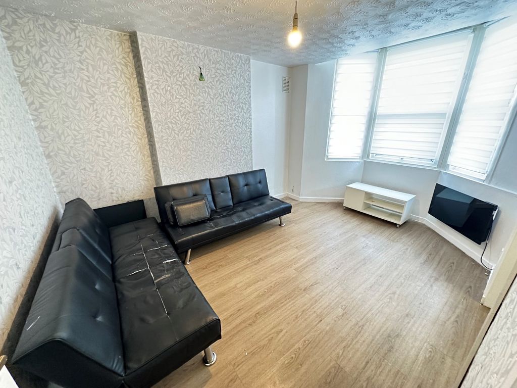 Property photo 2 of 9 3273762