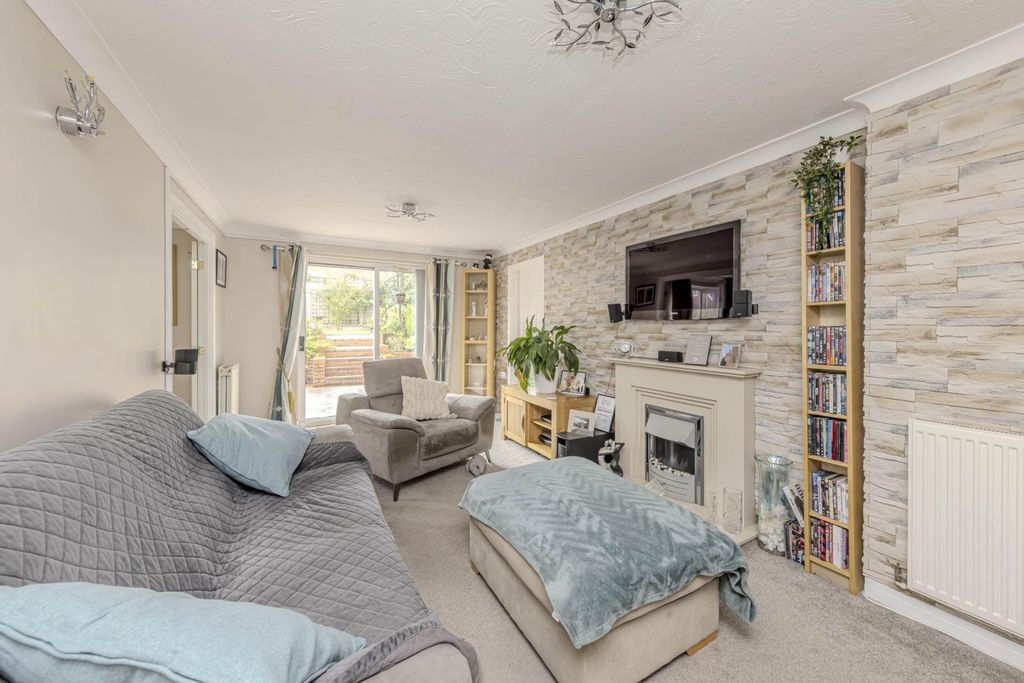 Property photo 2 of 32