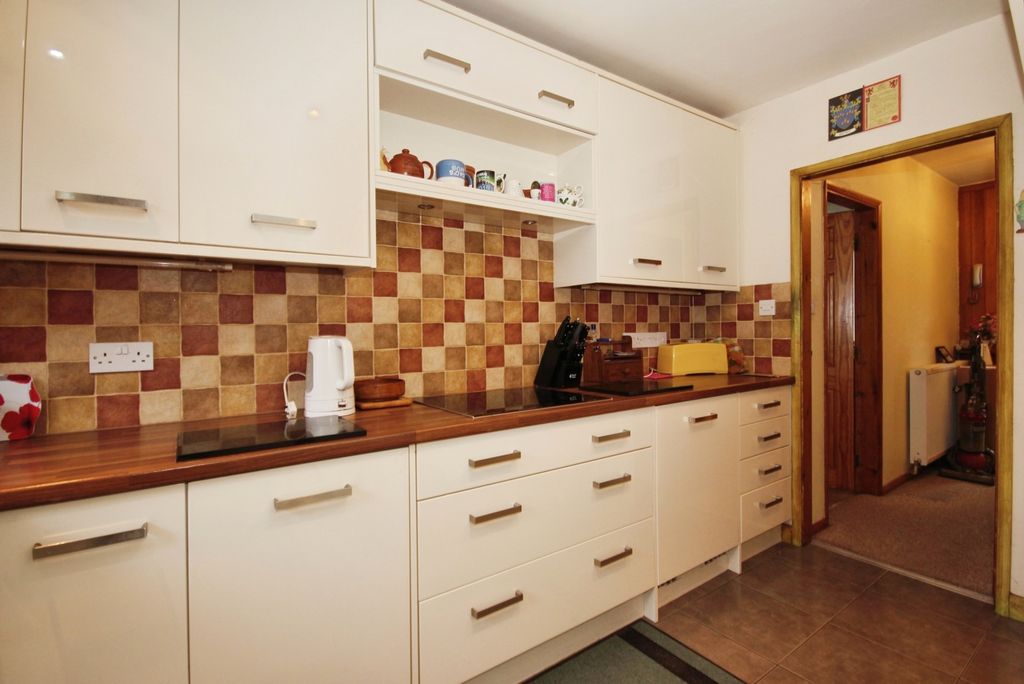 Property photo 3 of 18 Pbox-Img.Jpg