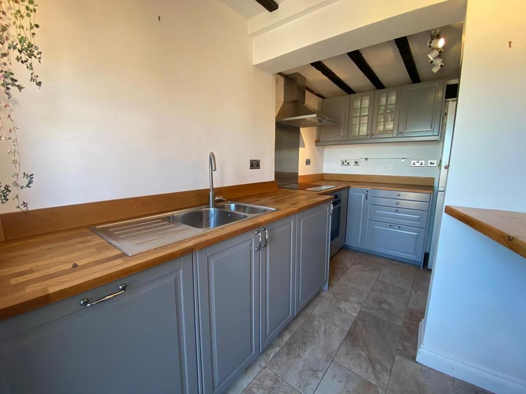 Property photo 3 of 9 Kitchen