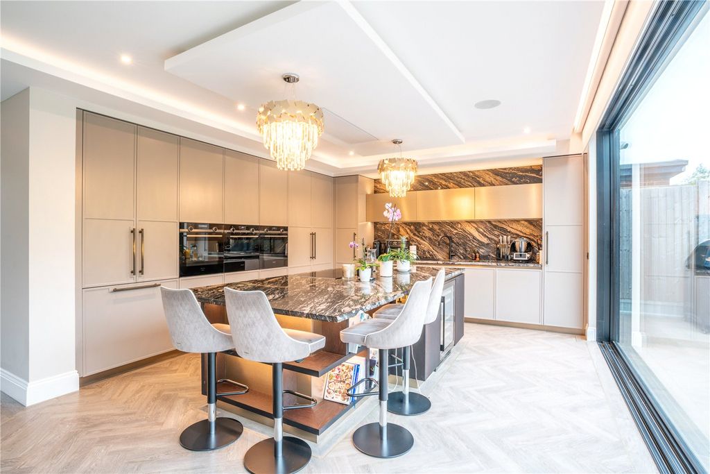 Additional image 7 of 5 bed detached house for saleDetached House Close To Station, Loughton, Essex IG10