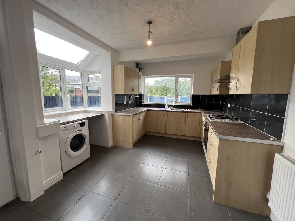 Property photo 2 of 10 Kitchen