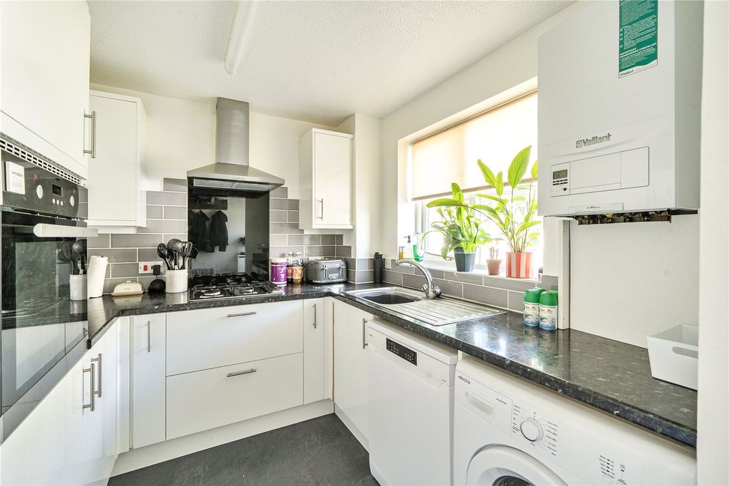 Property photo 2 of 19 Kitchen