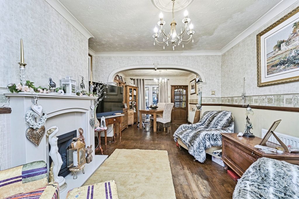 Property photo 3 of 23