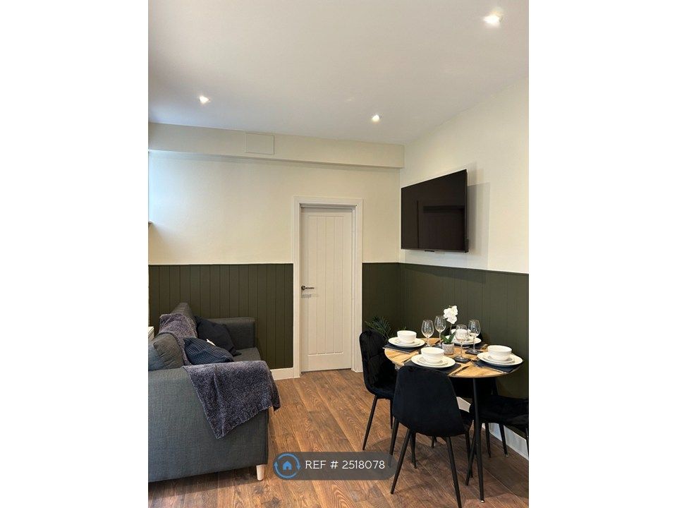 Property photo 3 of 8 Communal Open Plan Lounge