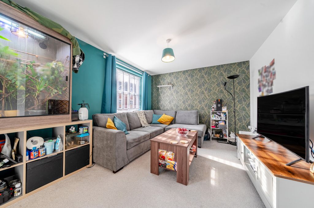 Property photo 2 of 8