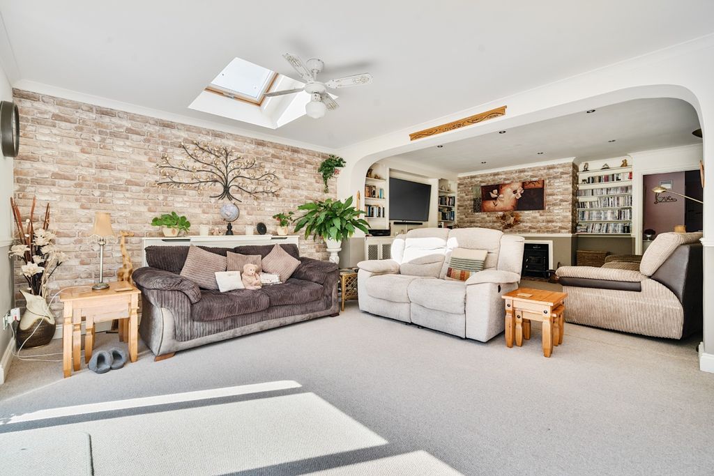 Property photo 2 of 20 4142333