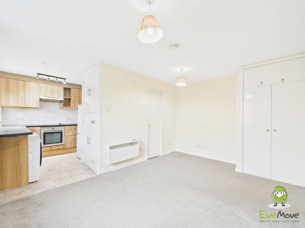 Property photo 2 of 5 Ewemove Basingstoke Flaxfield Court Living Area