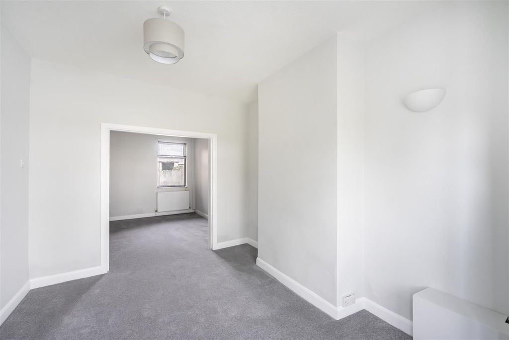 Property photo 3 of 16 8Gt-2.Jpg