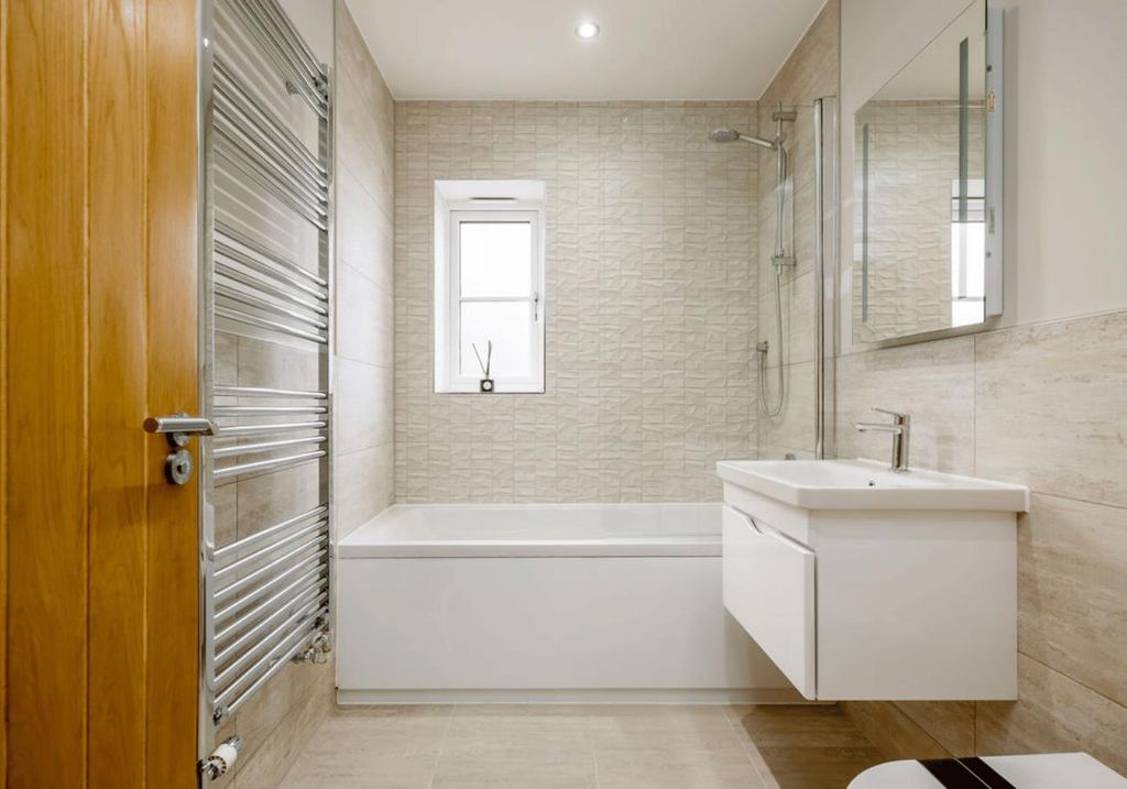 Property photo 1 of 7 Bathroom