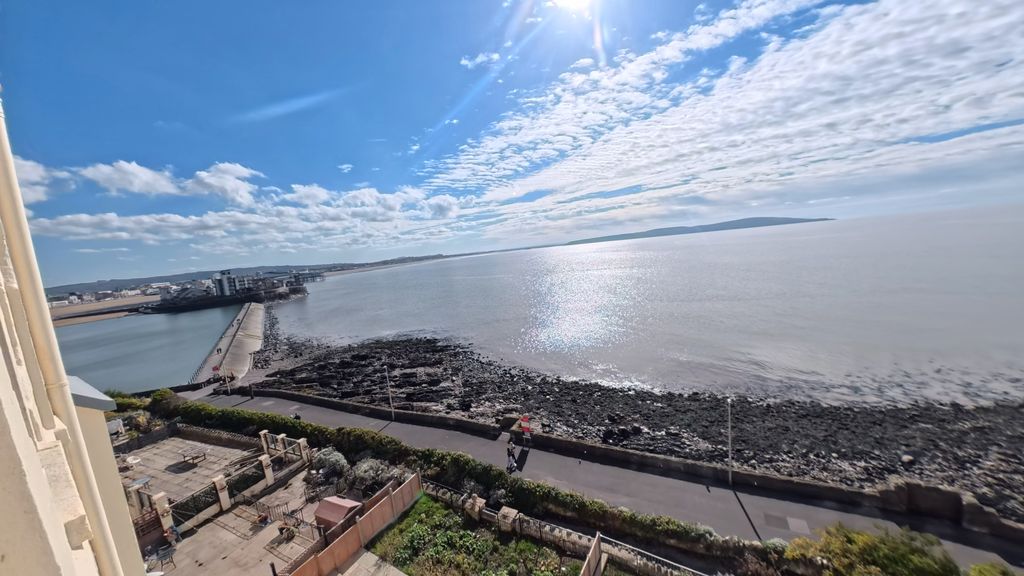 Property photo 2 of 10 Lounge View