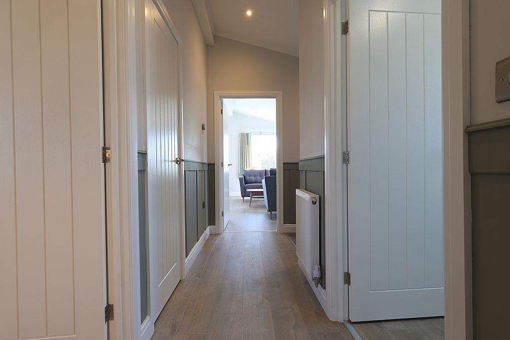 Property photo 3 of 17 Inner Hwllway