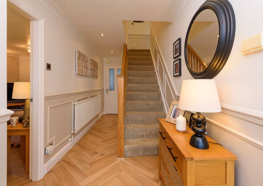 Property photo 2 of 34