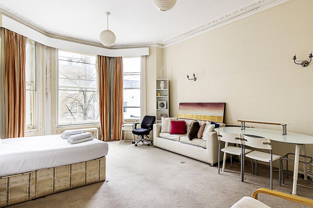 Property photo 2 of 11 Psq - 9, 24 Pembridge Square, W2 4Dr-1.Jpg