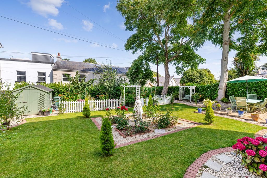 Property photo 2 of 56