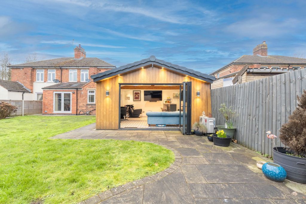 Property photo 2 of 34