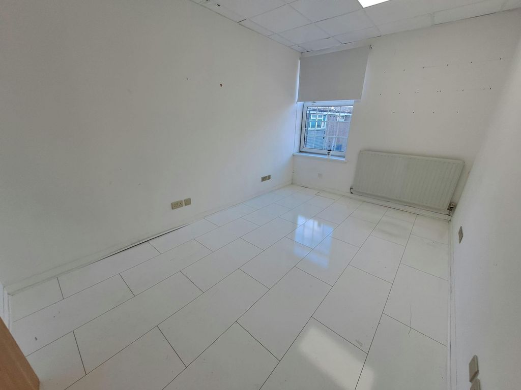 Property photo 2 of 7 1000014033.Jpg