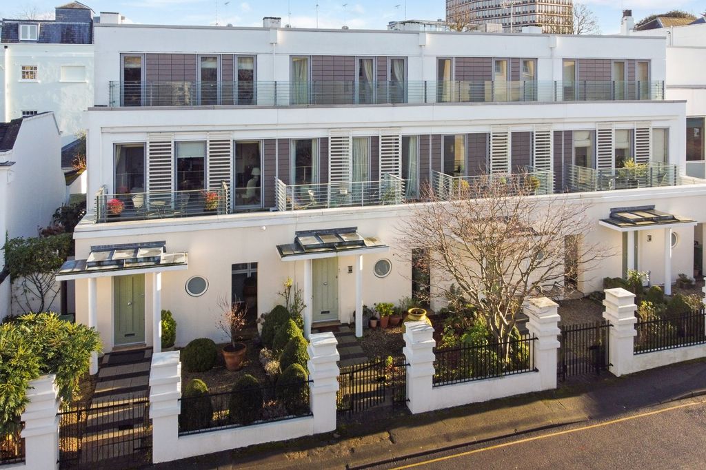 Property photo 1 of 16 Trafalgar Street