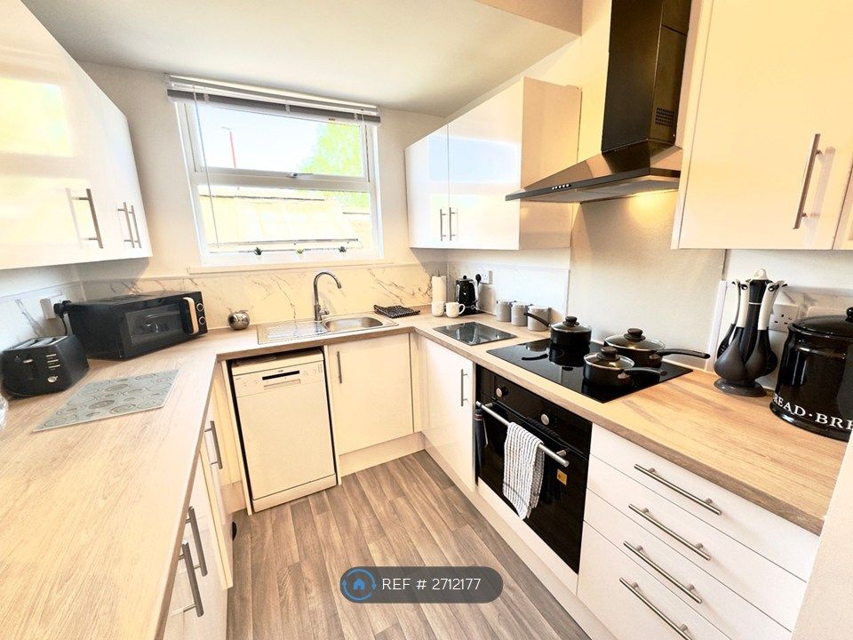 Property photo 2 of 33 Kitchen