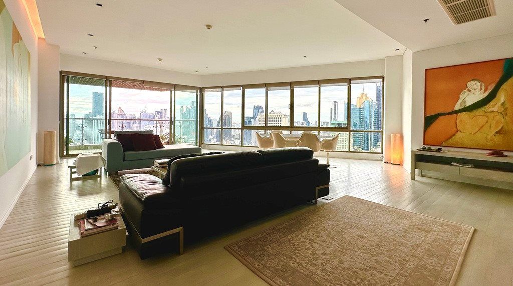Property photo 1 of 23 3+1 Bedrooms Condo For Sale On Asoke To Ratchdaphisek Road