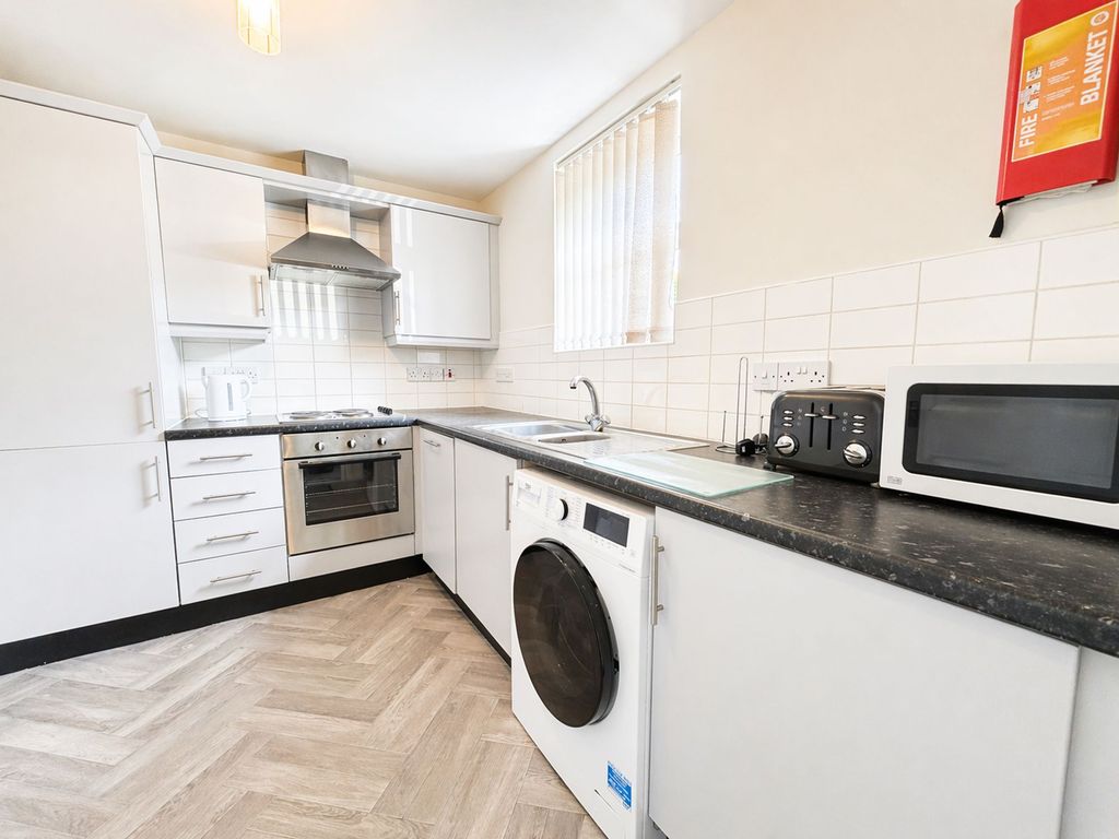 Property photo 2 of 10 Kitchen