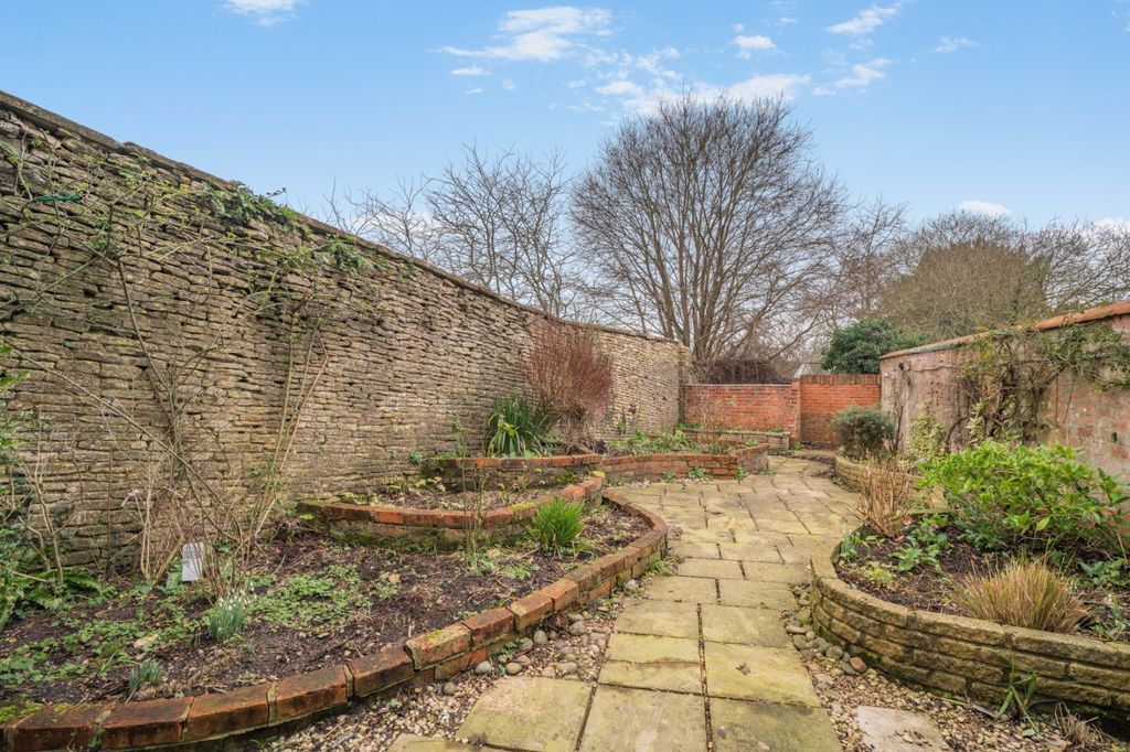 Property photo 2 of 17 Picture No. 13