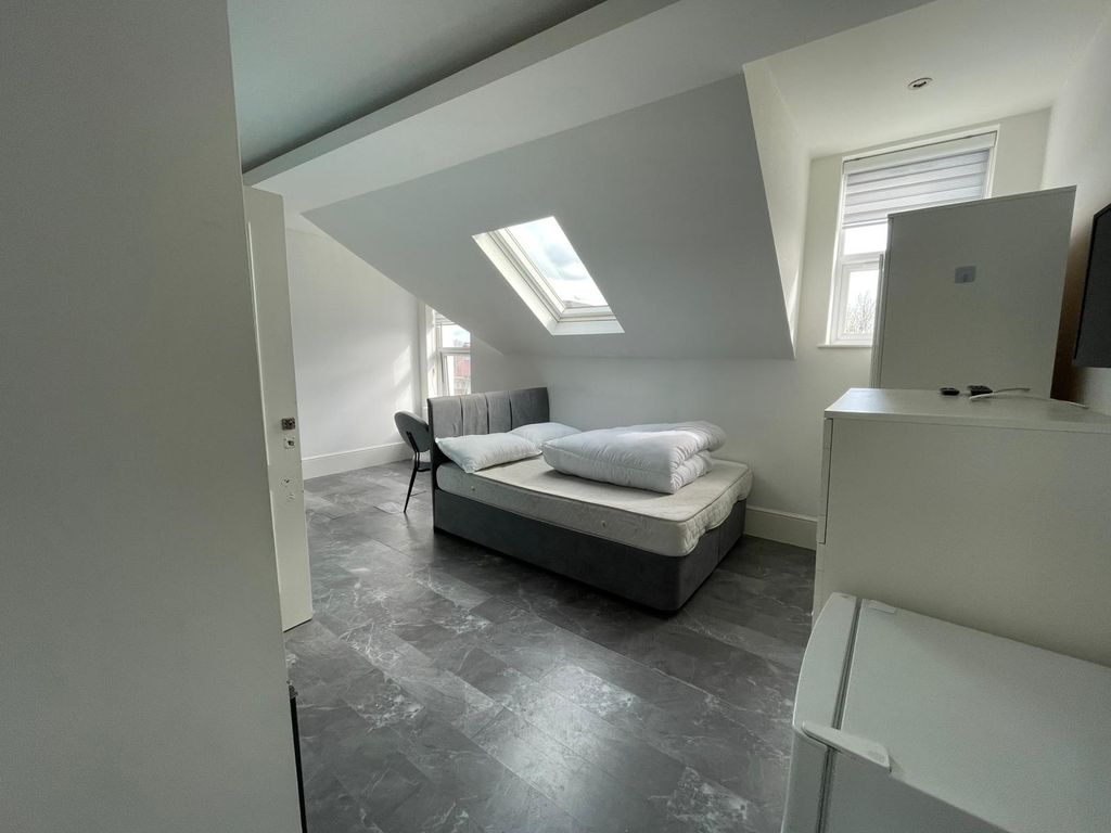 Property photo 3 of 5 Photo 5