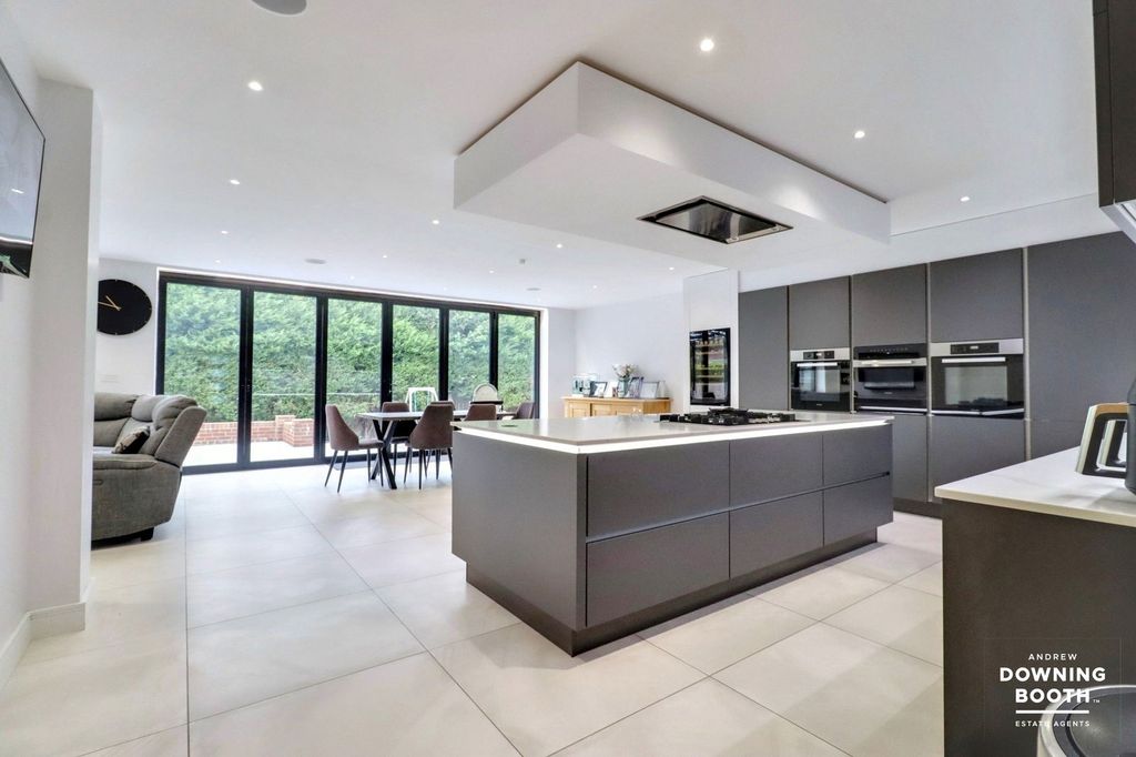 Property photo 3 of 54