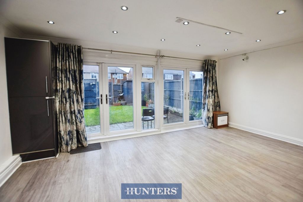 Property photo 2 of 13 Pbox-Img.Jpg