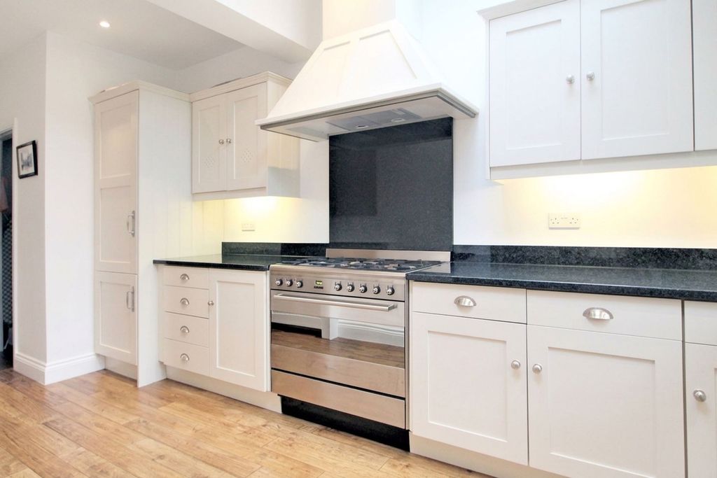Property photo 2 of 14 Kitchen