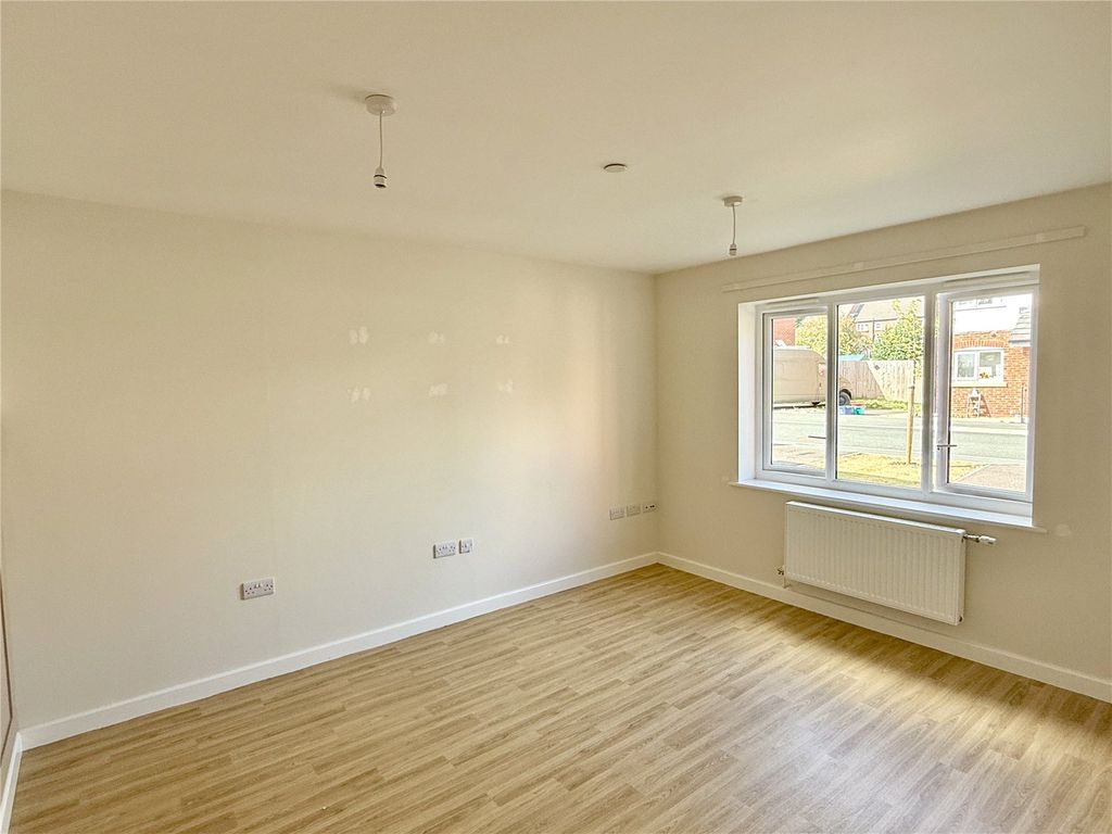 Property photo 2 of 8 Picture No. 15