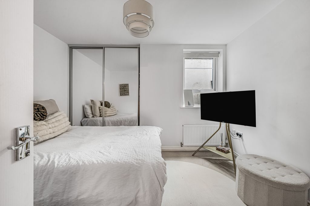 Property photo 3 of 14 2_77087