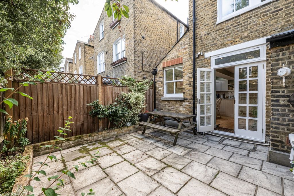 Property photo 3 of 19 6114736