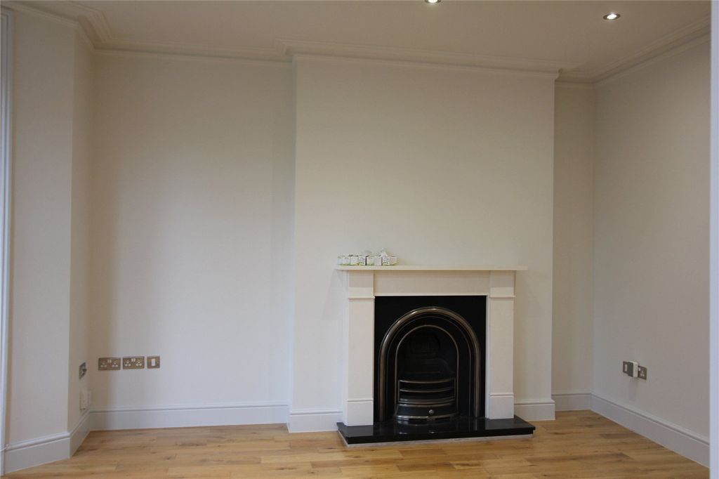 Property photo 2 of 7 Picture No. 15