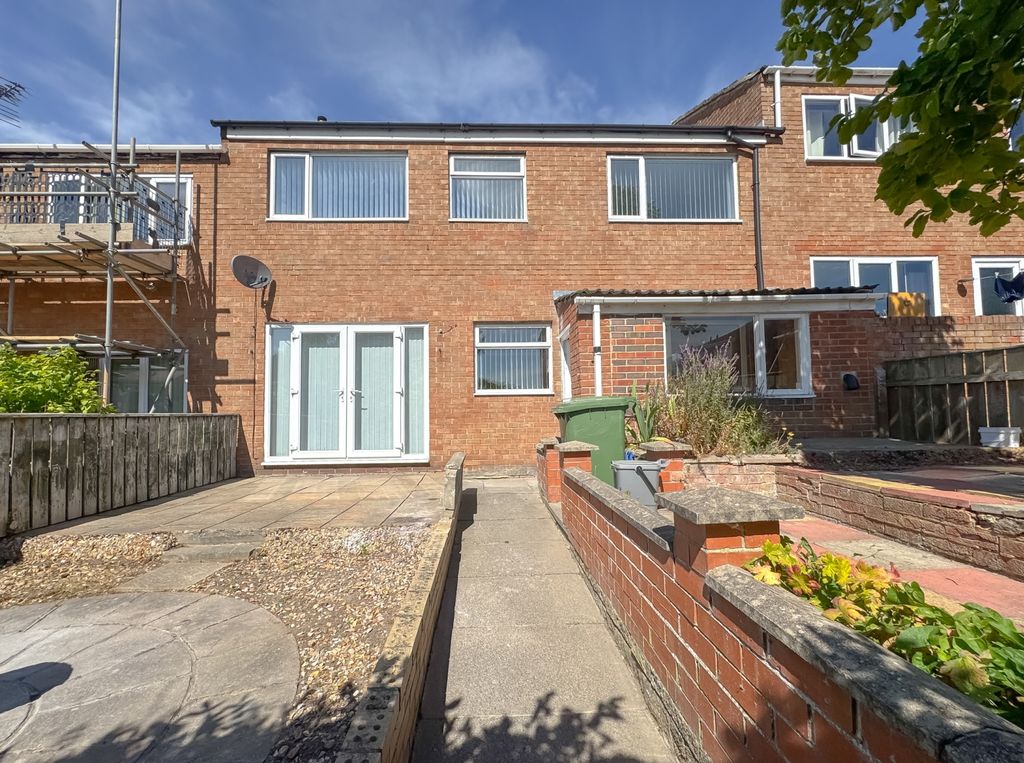 Property photo 1 of 14 Manor Ewemove Stockton-14