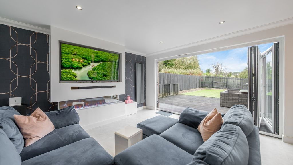 Property photo 2 of 27