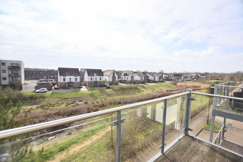 Property photo 2 of 11 13 Clarke House Balcony
