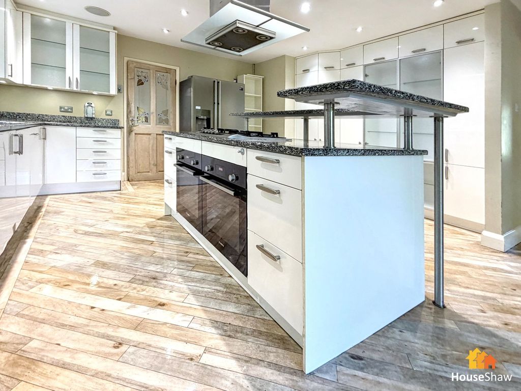 Property photo 2 of 30