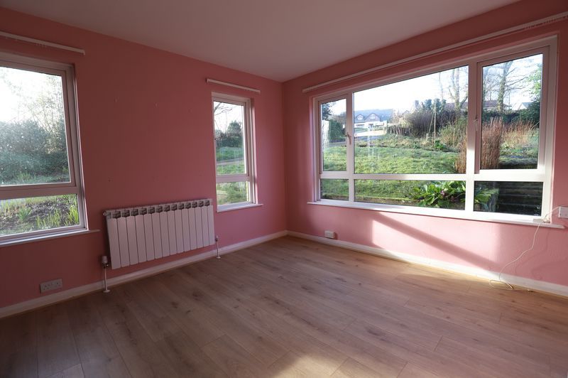 Property photo 3 of 12 Photo 4