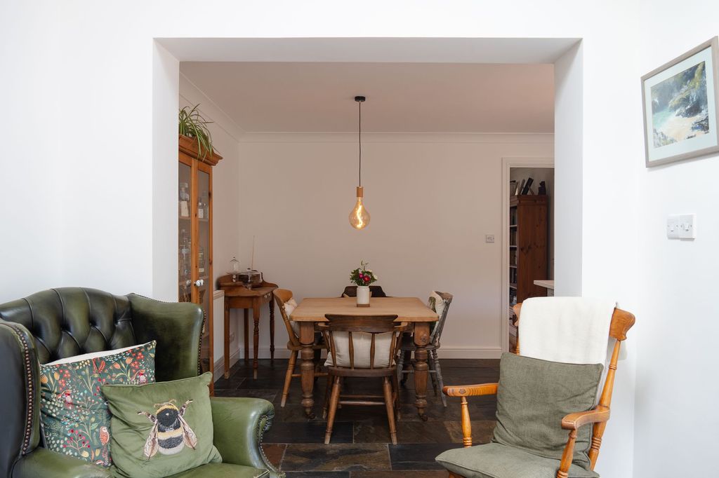 Property photo 3 of 31