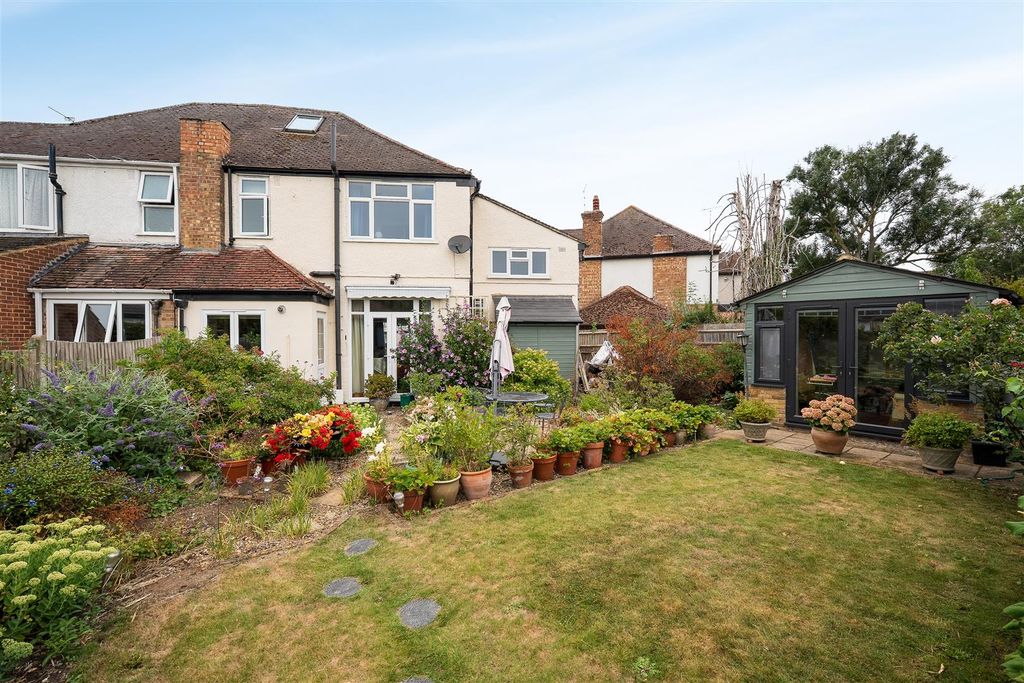 Property photo 2 of 21 Garden