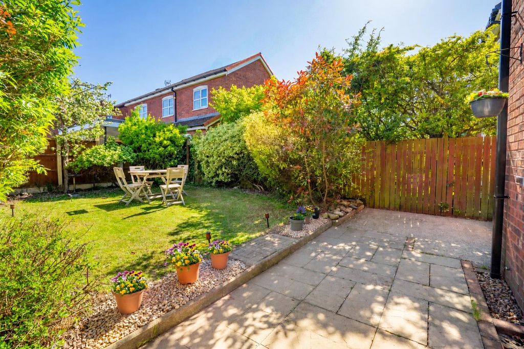 Property photo 2 of 17 Garden