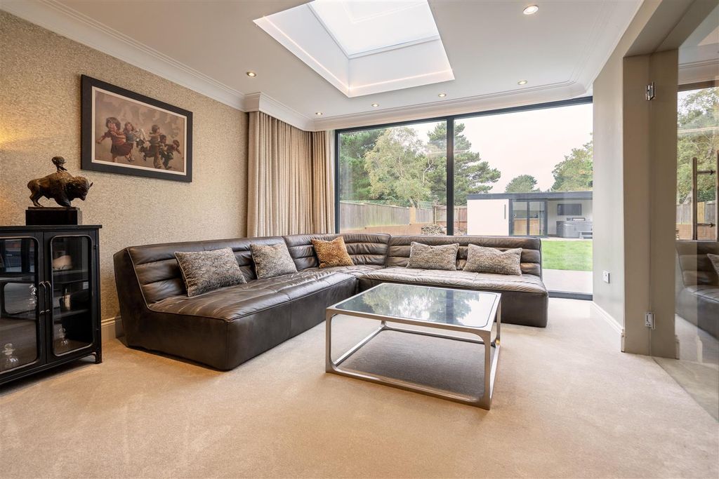 Property photo 3 of 11 Sun Room