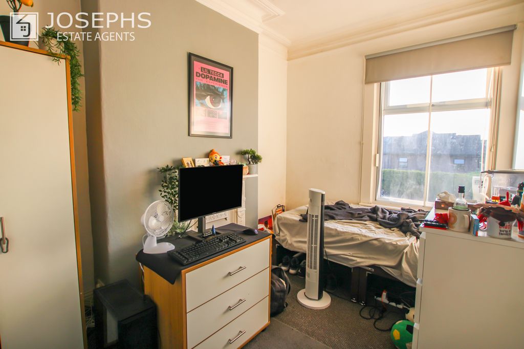 Property photo 1 of 5