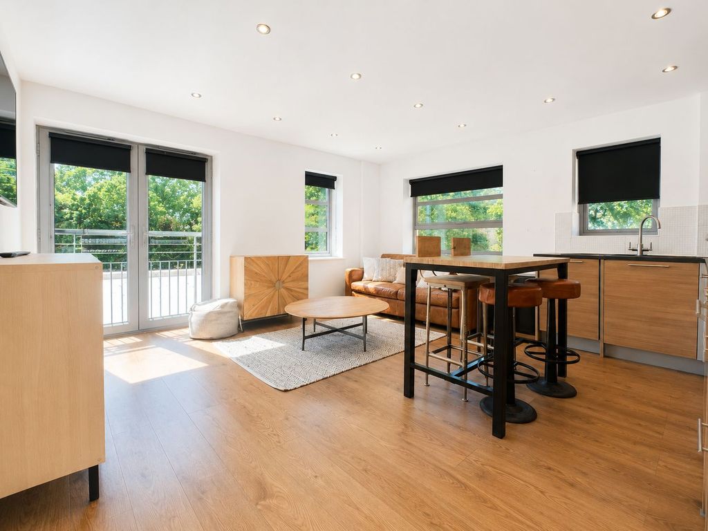 Property photo 3 of 11