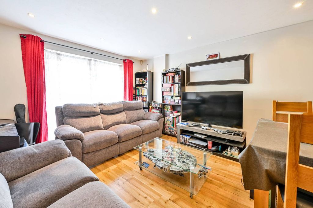 Property photo 3 of 7